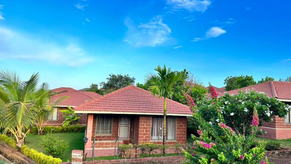 Regenta Resort Mango Village Guhagar Kudan Exterior photo