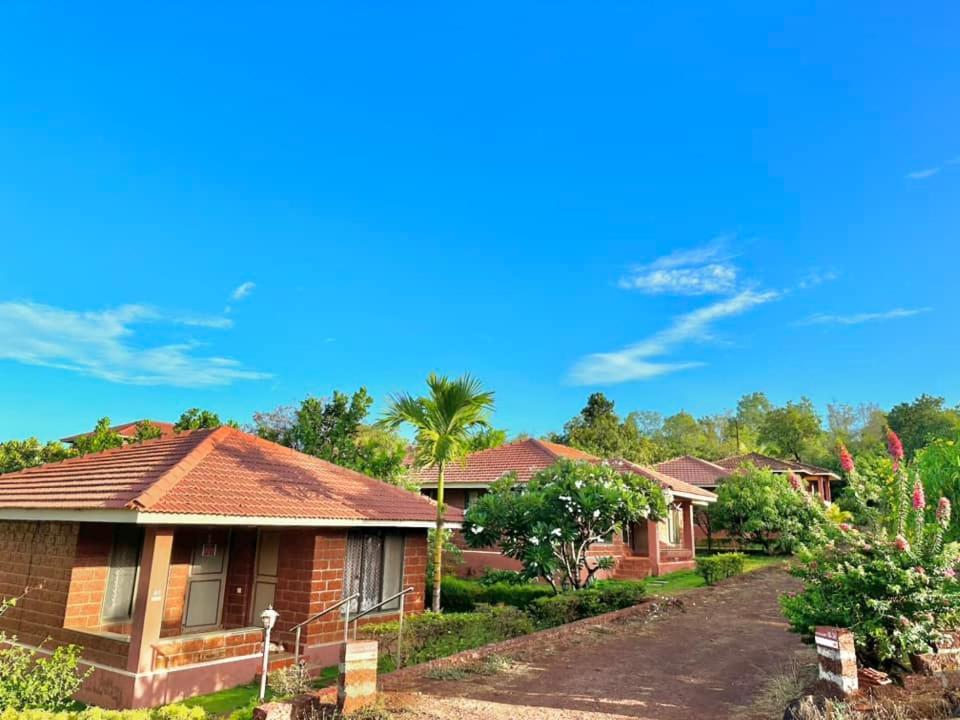 Regenta Resort Mango Village Guhagar Kudan Exterior photo